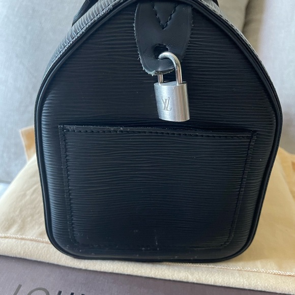 Authentic Louis Vuitton Black Speedy Epi 25 purchased directly from LV w/all tag - Picture 7 of 10